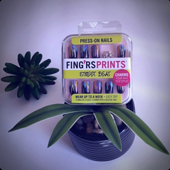 Fing'rs Prints Street Beat "Haute Mess" Metallic Press-On Nails with Charms - Picture 1 of 4